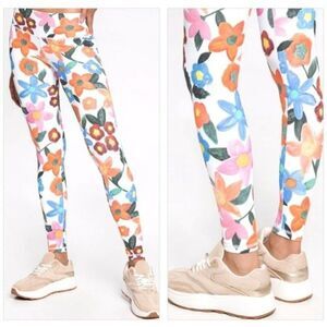 Rio Yoga Garden Leggings Floral Art Multicolor Size M NWT